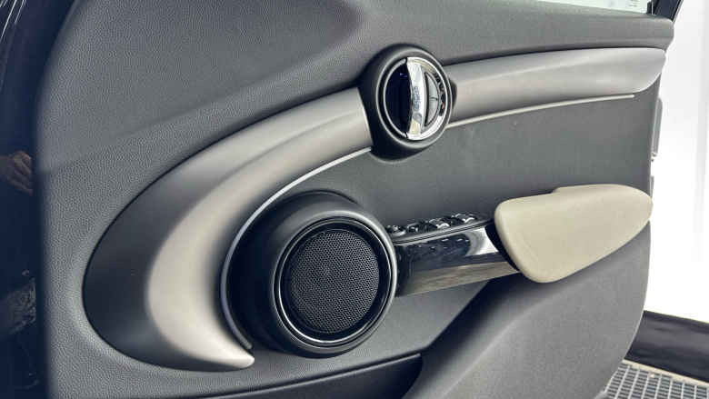 MINI Hatchback 1.5 Cooper Exclusive 5dr Auto [Nav Pack] Petrol Hatchback